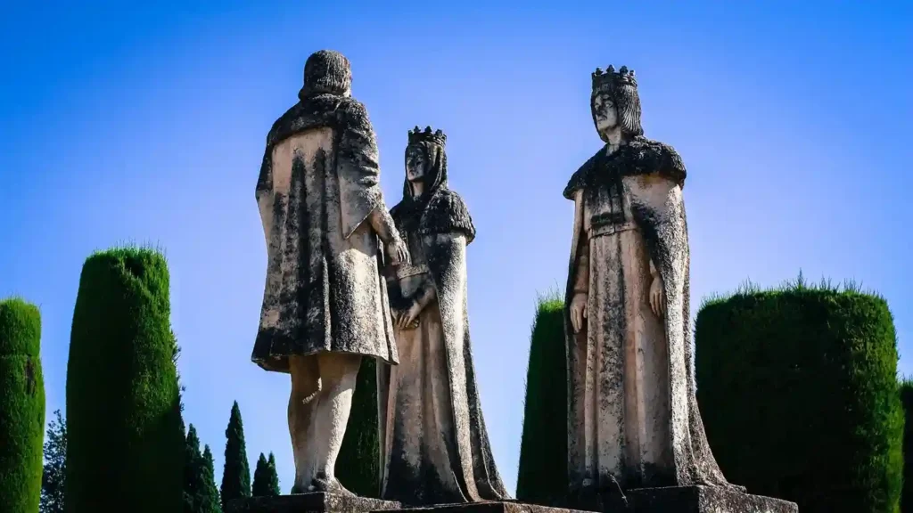 Estatuas de los Reyes Cristianos en el Alcázar de Córdoba