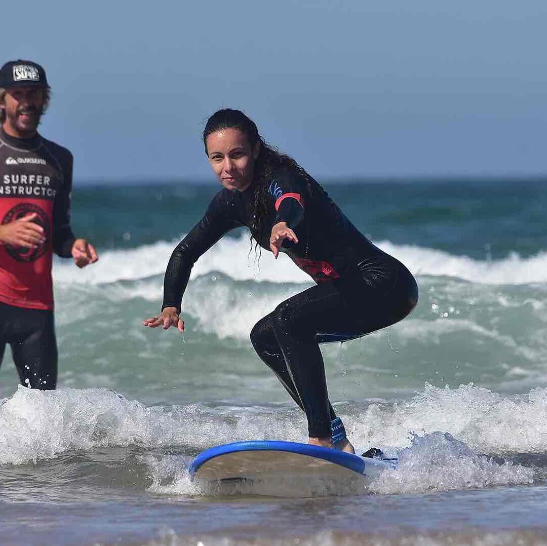 Experiencia de clase de surf en Somo