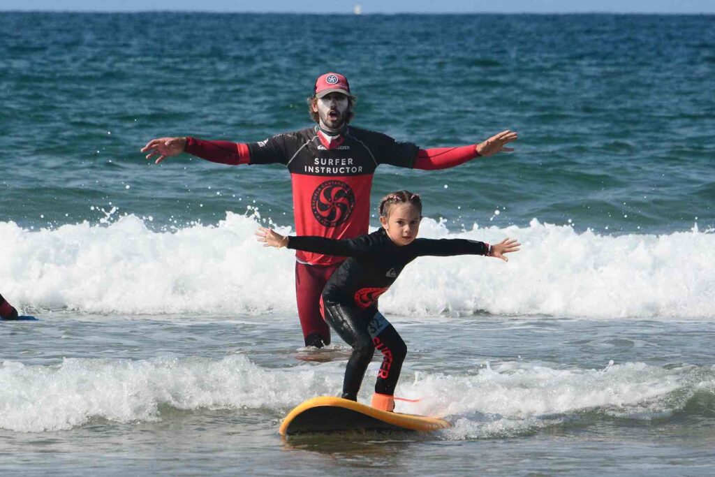 Aprendiendo a hacer surf en Cantabria