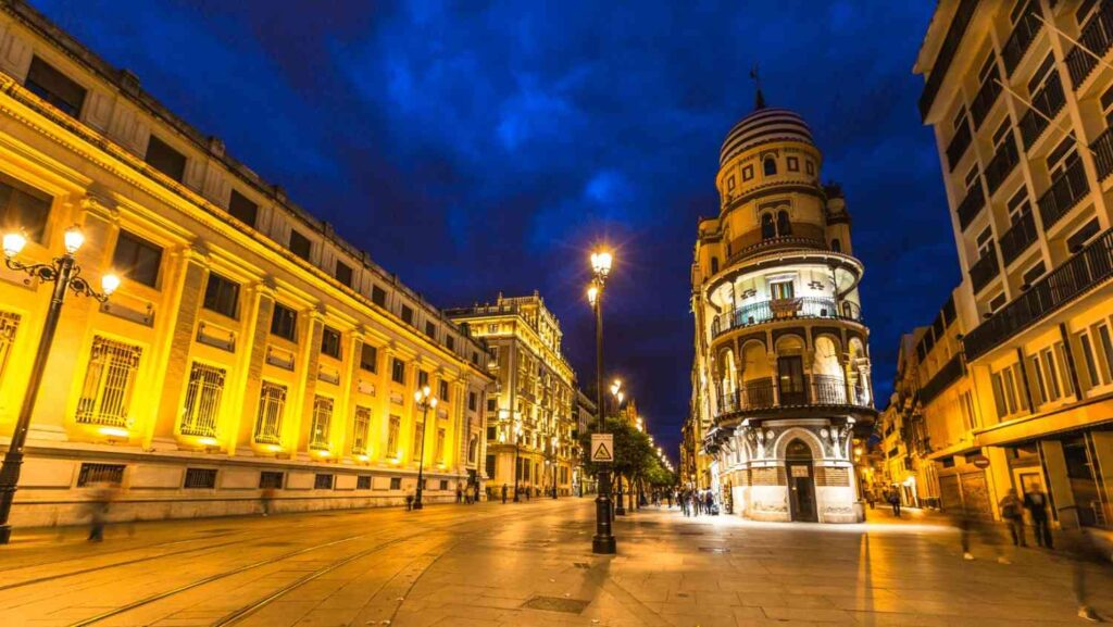 Calles de Sevilla vistas por la noche