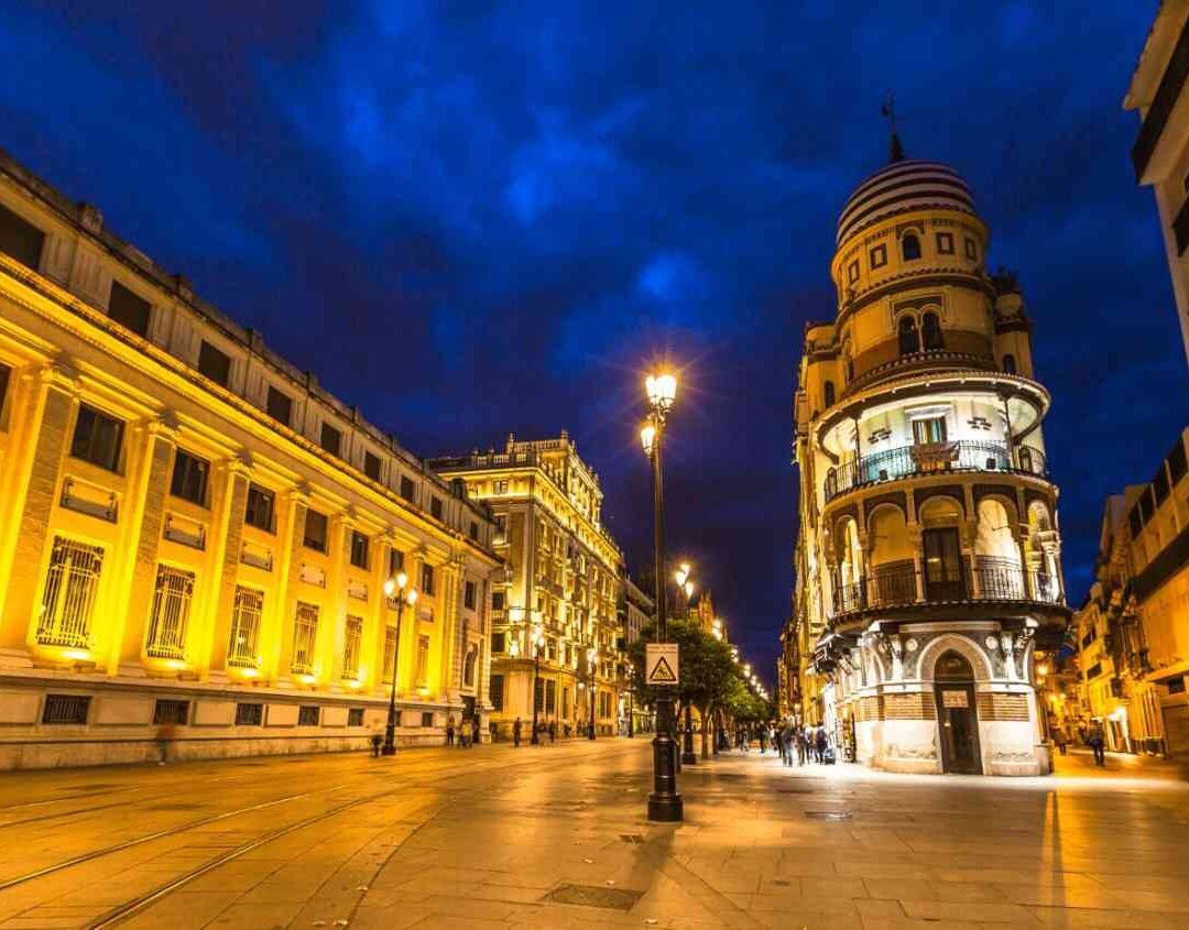 Calles de Sevilla vistas por la noche