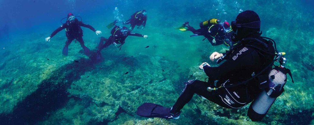 Experiencia de buceo en grupo