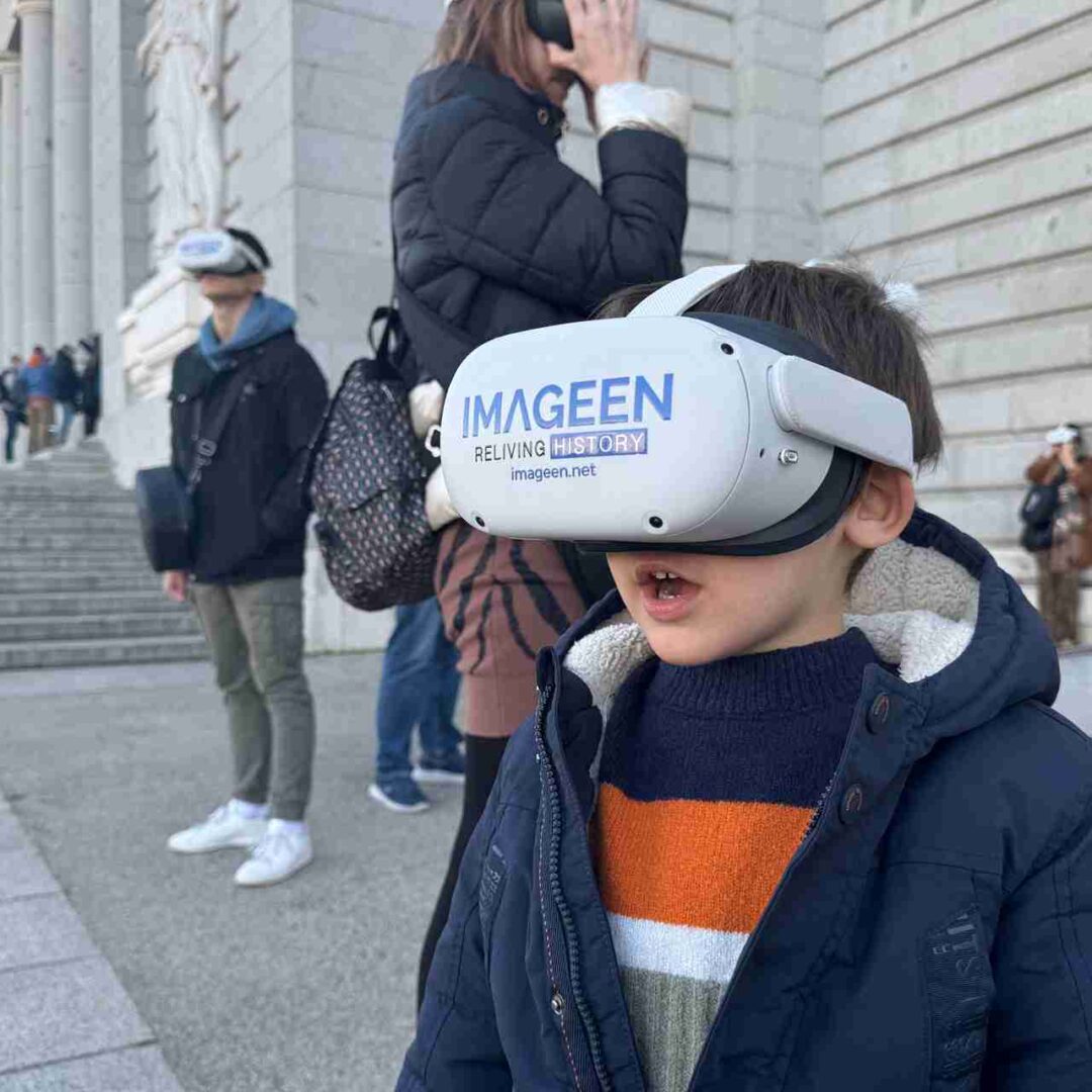 Niño aprendiendo sobre la historia de Madrid con realidad virtual