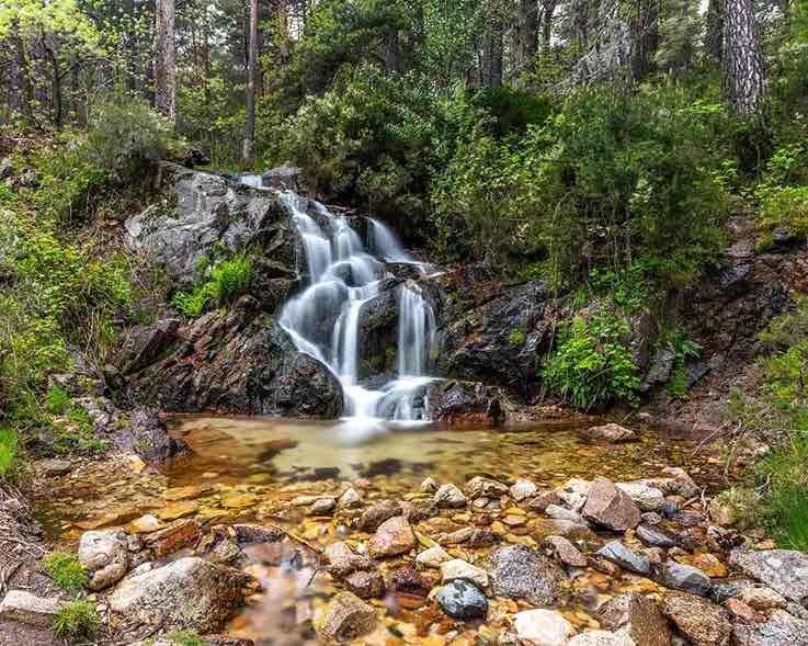 Cascada a una hora de Madrid