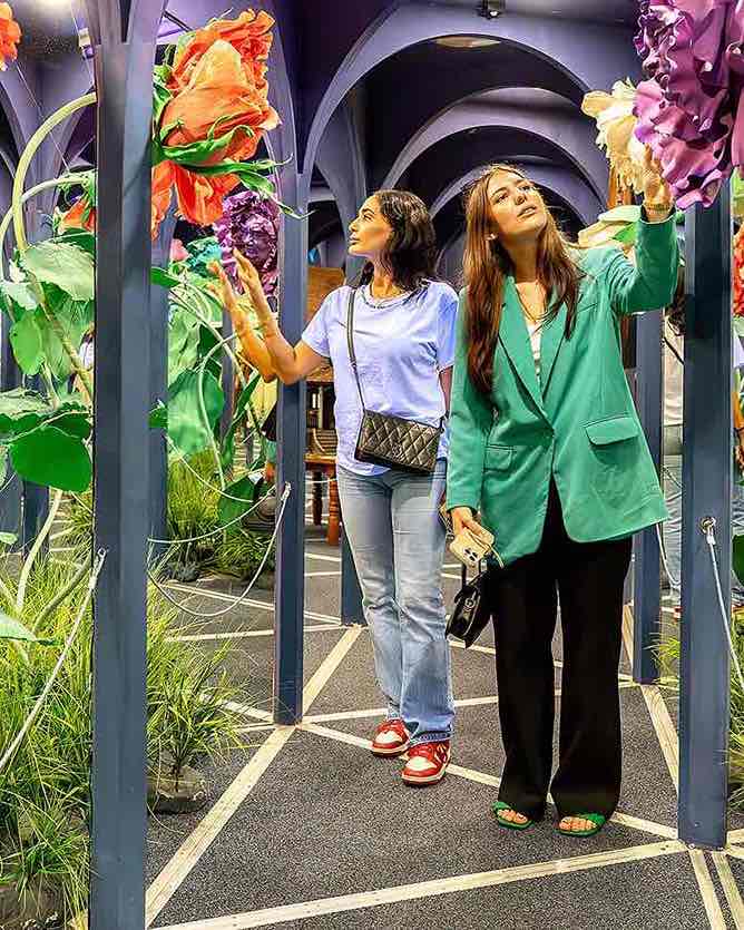 Chicas por los pasillos de Big Fun Barcelona