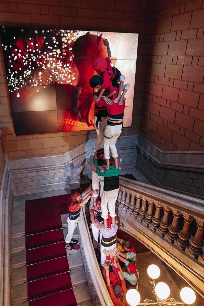 Escultura de castellers de cera en el museo de Barcelona de