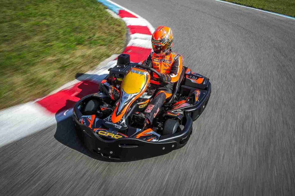 Kart a toda velocidad en la pista de karting en Tenerife