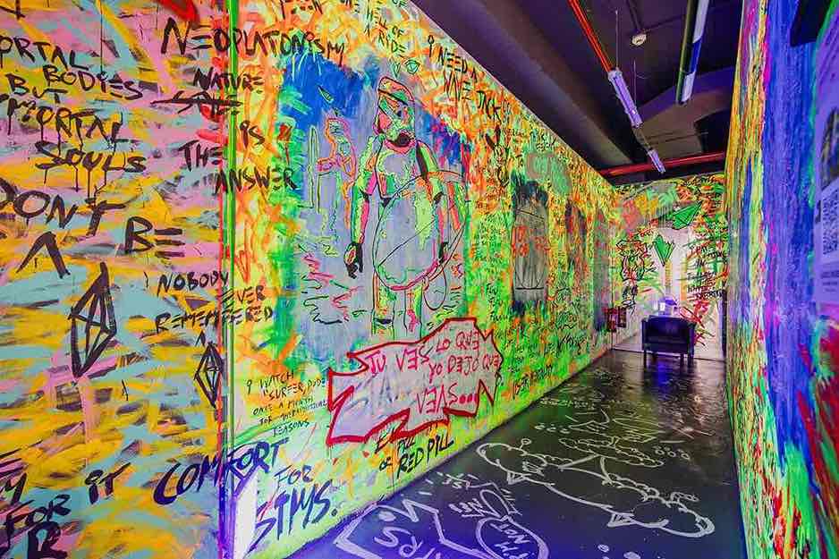 Pared grafiti para fotos para instagram en el museo Sweet Space Madrid