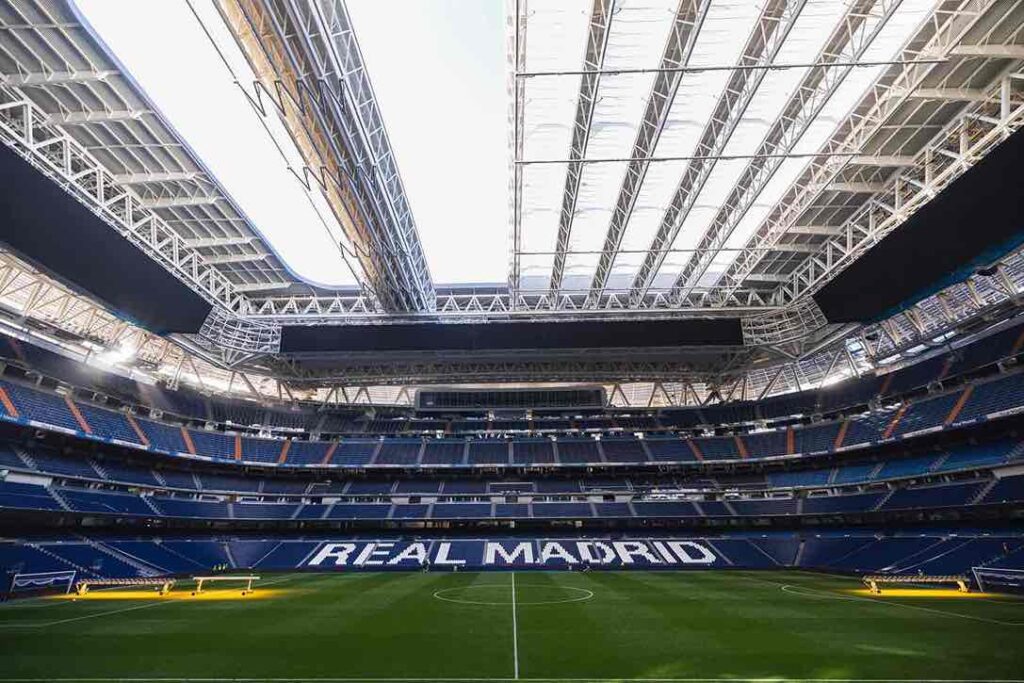 Tour Bernabéu (Dis)Connecting