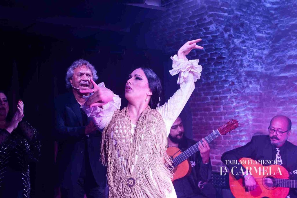 Cantaora y bailaora del Tablao La Carmela de Madrid