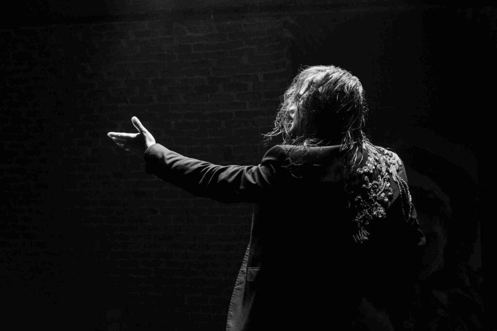 Cantaor flamenco en el centro de Madrid